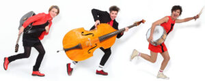 Foto der Band Abends mit Beleuchtung